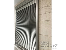 の窓シャッター デュオPG スマート電動シャッター 半外付型 採風タイプ／単機能リモコン 2枚建 テラス 施工例