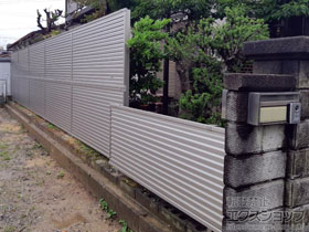 のフェンス・柵 ミエーネフェンス 目隠しルーバータイプ 自由柱施工 施工例