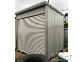 の物置・屋外倉庫 Mr.トールマンダンディ (シャッター扉) 一般型 2532×2290×2570（JNE-2522） JNE-2522-W 施工例