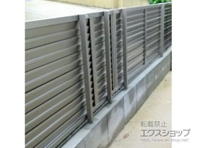 のフェンス・柵 プレスタフェンス 8型 横ルーバー フリーポールタイプ 施工例