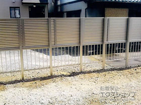 のフェンス・柵 ミエーネ＋ミエッタフェンス 2段支柱 自立建て用 施工例