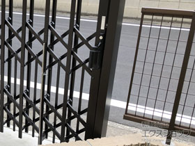 のフェンス・柵 シンプレオフェンスM2型 たて井桁メッシュタイプ 自由柱施工 施工例