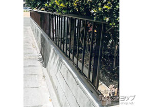 のフェンス・柵 ミエッタフェンス　防犯たて格子タイプ　自由柱施工 施工例