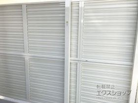 のフェンス・柵 ミエーネフェンス 目隠しルーバータイプ 2段支柱 自立建て用（パネル2段） 施工例