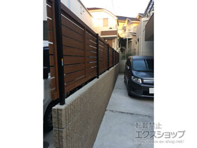 のフェンス・柵 ルシアスフェンスH02型 横板格子 木調カラー 自由柱施工 施工例