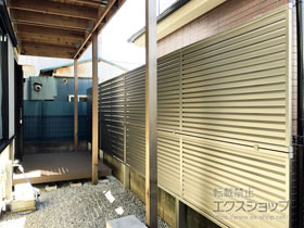 のフェンス・柵 ミエーネフェンス 目隠しルーバータイプ 2段支柱 自立建て用（パネル2段） 施工例