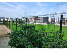 のフェンス・柵 イーネットフェンス1F型　高尺タイプ　自由柱施工 施工例