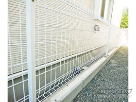 のフェンス・柵 メッシュフェンスG10-R　自由柱方式 施工例