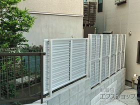 のフェンス・柵 ミエーネフェンス 目隠しルーバータイプ 自由柱施工 施工例