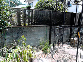 のフェンス・柵 シンプレオフェンス2型 縦格子 2段支柱 自立建て用（パネル1段） 施工例