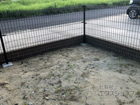 のフェンス・柵 メッシュフェンス M0 間仕切柱 施工例