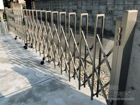 のカーゲート トリップゲート RB型 ノンレール 両開き 70Ｗ（35Ｓ+35Ｍ） 施工例