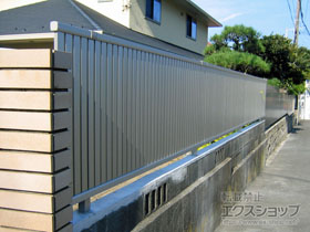 のフェンス・柵 シンプレオフェンス4型 たて太格子 自由柱施工 施工例