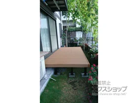 YKKAPのウッドデッキ リウッドデッキ 200＋リウッドデッキ200 点検口 施工例