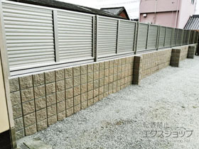 のフェンス・柵 ミエーネフェンス　目隠しルーバータイプ　自由柱施工 施工例