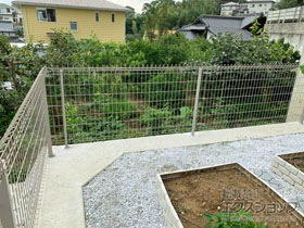 のフェンス・柵 メッシュフェンス G10-R 自由柱 施工例