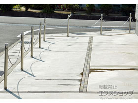 のフェンス・柵 スペースガード(車止め) S48型 固定式 施工例