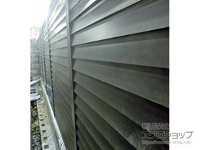 のフェンス・柵 プレスタフェンス 8型 横ルーバー フリーポールタイプ 施工例