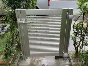 YKKAPの門扉 シンプレオ門扉1型 横格子 片開き 門柱使用 施工例