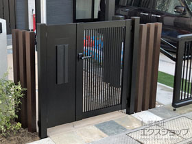 の門扉 シンプレオ門扉2型 縦格子 両開き親子 門柱使用 施工例