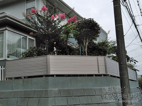 のフェンス・柵 ミエーネフェンス　目隠しルーバータイプ　自由柱施工 施工例