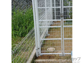 のフェンス・柵 メッシュフェンス G10 自由柱 施工例