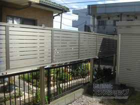 のフェンス・柵 プレスタフェンス 7Y型 横スリット アルミ多段柱使用 (パネル1段) 施工例