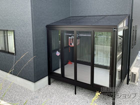 のテラス囲い・サンルーム 【特注】ソラリア テラス囲い F型 床納まり 積雪〜20cm対応 スタンダードタイプ 根太掛け仕様/片入隅（外観左） 施工例