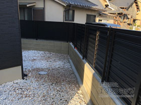 のフェンス・柵 モクアルフェンス　目隠しタイプ　自由柱施工 施工例