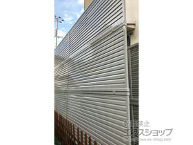 のフェンス・柵 ミエーネフェンス 目隠しルーバータイプ 3段支柱 自立建て用（パネル3段） 施工例