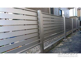 のフェンス・柵 シンプレオフェンスSY1型 横スリット　自由柱・上段のみ設置 自立建て用 施工例