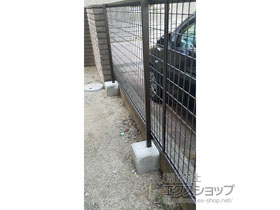 のフェンス・柵 シンプレオフェンスM2型　縦井桁メッシュ　自由柱タイプ 施工例