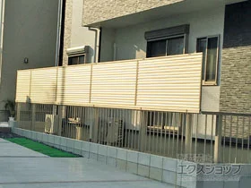 Value Selectのフェンス ミエーネフェンス・〔下段〕ミエッタフェンス 2段支柱 自立建て用(パネル2段) 施工例