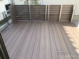 LIXIL(リクシル)のウッドデッキ 樹ら楽ステージ 木彫 施工例