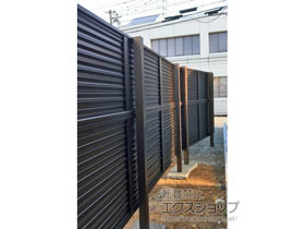 のフェンス・柵 ミエーネフェンス 目隠しルーバータイプ 2段支柱 自立建て用（パネル2段） 施工例