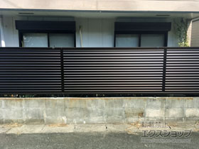 のフェンス・柵 ミエーネフェンス 目隠しルーバータイプ 自由柱施工 施工例