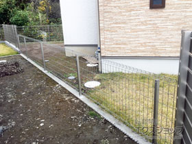 のフェンス・柵 イーネットフェンス1F型 自由柱施工 施工例