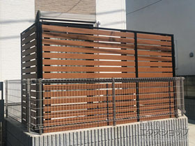 のフェンス・柵 モクアルフェンス 横板タイプ 2段支柱 自立建て用（パネル2段） 施工例