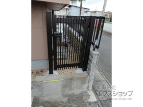 の門扉 シンプレオ門扉T1型 縦格子 片開き 門柱使用 施工例