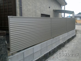 のフェンス・柵 ミエーネフェンス 目隠しルーバータイプ 自由柱施工 施工例