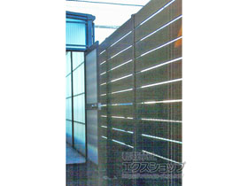 のフェンス・柵 マイティウッドベーシック 横貼り10段 隙間10mm 施工例