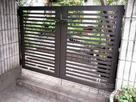 の門扉 プレスタ門扉 3型 太横桟 両開き 柱使用 補修用部材(開き方向：内開き) 施工例