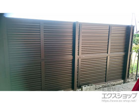 のフェンス・柵 ミエーネフェンス 目隠しルーバータイプ 2段支柱 自立建て用(パネル2段) 施工例