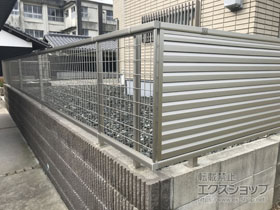 のフェンス・柵 シンプレオフェンスM2型 縦井桁メッシュ 自由柱施工 施工例