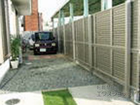 のフェンス・柵 ミエーネフェンス 目隠しルーバータイプ 2段支柱 自立建て用（パネル2段） 施工例