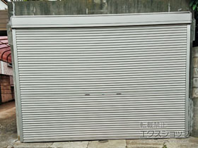 のガレージシャッター ガレージシャッタークワトロ 手動式 外部付タイプ 施工例