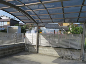 のフェンス・柵 シンプレオフェンス3型 横太格子　自由柱施工 施工例