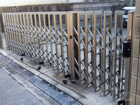 のカーゲート トリップゲートII P型 ペットガード付き ノンレール 片開き親子 46DO（13S+33T） 施工例