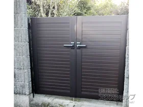 YKKAPの門扉 シンプレオ門扉5型 横目隠し 両開き 門柱使用 施工例