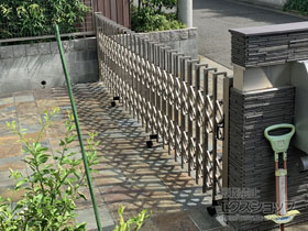 のカーゲート トリップゲート ペットガード型 ノンレール 片開き 47S 施工例